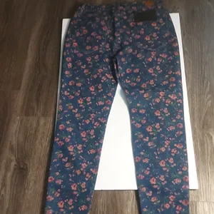 BDG Floral Grazer High Rise Jean 30 NEW Classic Preppy Fairycore Prints Bohemian thumbnail 2