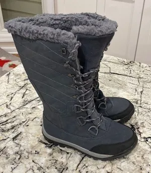 Bearpaw Women's Isabella‎ Snow winter Boots- size 6. Grey thumbnail 1