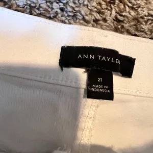 Ann‎ Taylor The Skinny Crop Jeans White Raw Hem Stretch Denim Pants 2T 529169 thumbnail 2