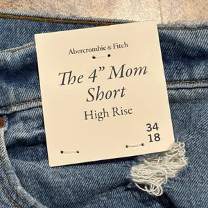 NWT Abercrombie Mom Denim Shorts High Rise Distressed Cutoff Blue 18 34 Y2K 90s thumbnail 4