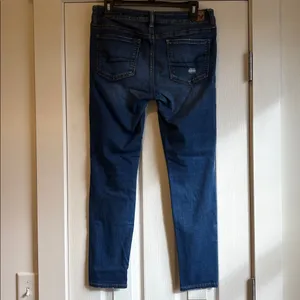 American Eagle | Basic Distressed “Jegging” Jeans Size 10 Short thumbnail 6