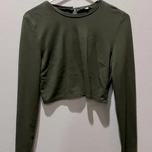 Charlotte Russe Long Sleeve Cropped Top thumbnail 1