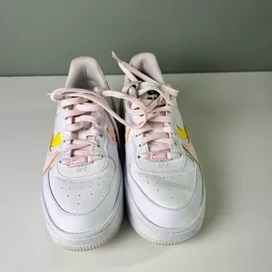 Nike Air Force 1 Platform Leather Sneakers 8 White Pearl Pink Opti Yellow thumbnail 2
