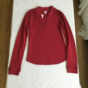 Vintage NWT Y2K Split-Neck Long Sleeve Split Neck Tee Red Cotton - Sz Small thumbnail 1