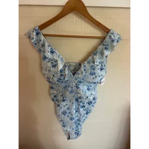 A PEA IN THE POD Blue Floral Ruffle One Piece Swimsuit NWT Size Small S V Neck thumbnail 3
