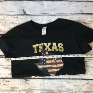 Gildan Texas Strong graphic tee T-Shirt Women’s Patriotic T-Shirt USA Flag Texas Pride thumbnail 9