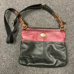 Fossil Explorer Two-Tone Leather Crossbody Bag Red Black Vintage Y2K Soft thumbnail 1