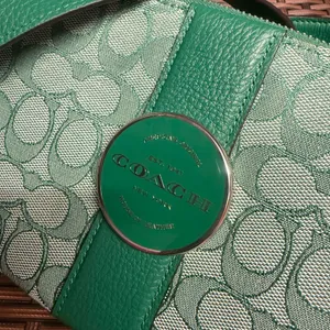 COACH C8306 Lonnie Baguette In Signature Jacquard & Leather Green thumbnail 6