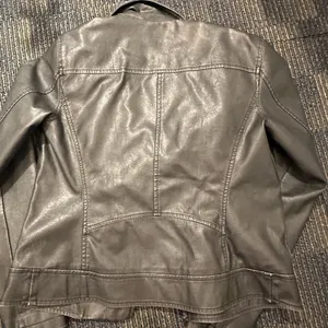 Universal Threads Leather jacket thumbnail 5