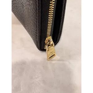 Steve Madden Womens Black Pebbled Faux Leather Zip Bifold Wallet Gold Logo‎ Bar thumbnail 3