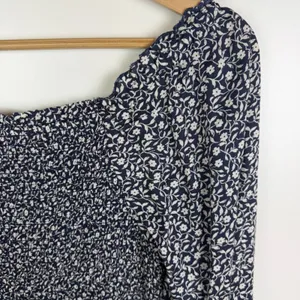 Old‎ Navy Navy Floral Smocked Mini Dress Small Milkmaid Cottage Prairie Feminine thumbnail 4