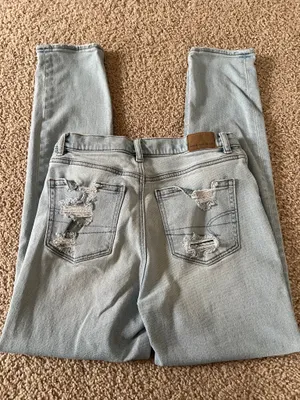 American Eagle Strigid Mom Jeans Light Wash thumbnail 3