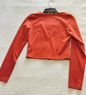 babaton contour v neck cropped long sleeve thumbnail 3