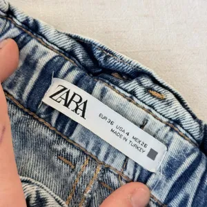 Zara Womens Size 4 Acid Wash Paperbag Waist Mom Jeans Light Blue‎ Denim thumbnail 7