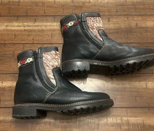 Martino Made in Canada Leather Ankle Boots Cowhide Panels Womens 8 thumbnail 1