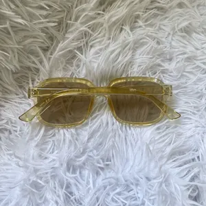 Cotton on Rubi Yellow framed black tint Stevie square sunglasses thumbnail 4