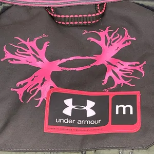 Under Armour Women Realtree Camo Puffer Vest Size M Outdoor Utility Nature Woods thumbnail 10
