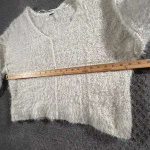 Free People Sweater XS Ivory Eyelash Knit Fuzzy Cropped v Neck Sweater Relaxed thumbnail 9