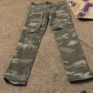 Wit &‎ wisdom high rise camo jeans 0 thumbnail 2