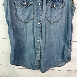 Gap Denim Sleeveless Western Chambray Pearl Snap Button Down Shirt Womens Small thumbnail 8