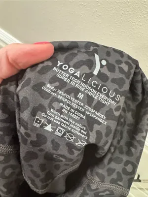 Yogalicious NWT $88 Retail Leopard Black 2 Piece Set thumbnail 6
