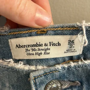 Abercrombie The 90s Straight Ultra High‎ Rise Jeans thumbnail 2