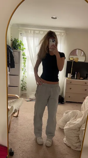 Aritzia Greg cargo sweatpants thumbnail 3