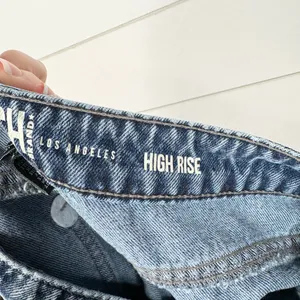 Rewash High Rise Pleated Bermuda Denim Cut-Off Shorts Size 28 Blue Medium Wash thumbnail 8