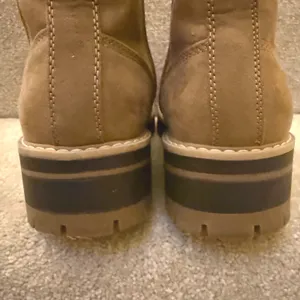 Time‎ and Tru Chelsea Ankle Boots Tan Faux Suede Lug Sole Womens 9W WWTT41FF006 thumbnail 3