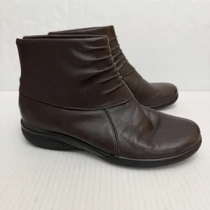 Clarks Bootie Boots Womens 8 Brown Leather Ankle Zip Comfort Round Toe 26110628 thumbnail 2