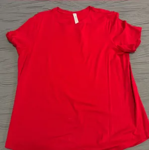 lululemon athletica Red T-Shirt thumbnail 1