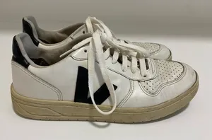 Veja V-10 Sneakers white and black women’s size 7‎ thumbnail 1