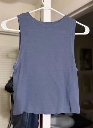 Hollister tank  thumbnail 1