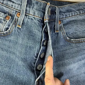 Levis 501 Original Fit Jeans Womens 25 Blue Denim Straight Leg Button Fly 9426 thumbnail 7