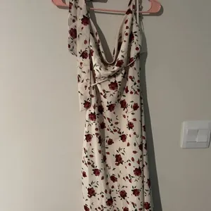 NWT One and Only Collectibe rose maxi dress small‎ thumbnail 5