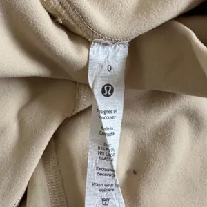 Lululemon butter yellow align  Leggings thumbnail 6