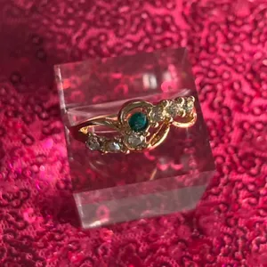 Boutique Womens Ring Size 7 Gold Jewelry Emerald Green Crystal Silver Encrusted Bling Y2K thumbnail 4