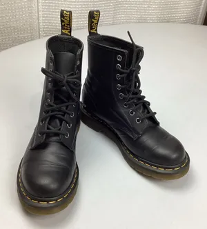 Dr. Martens 1460 Black Leather Combat Boots Women’s Size 7 thumbnail 1