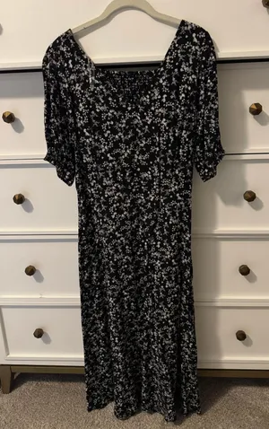 Old Navy The Perfect Spring Dress thumbnail 1