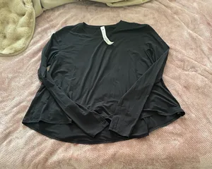 Lululemon long sleeve thumbnail 1