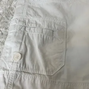 Calvin Klein White Cargo Shorts Sz 8 thumbnail 4