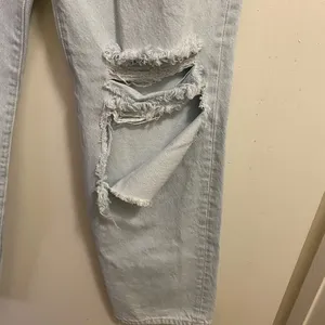 Levi’s Levis Womens Lt Blue Wash Denim Jeans 27 Ribcage Straight Ankle Distress thumbnail 3