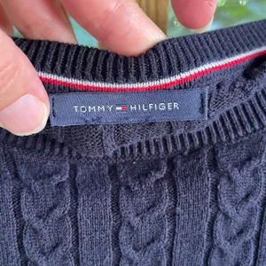 Tommy Hilfiger Women's Navy Blue Mini Cable Knit Pullover Sweater Size S thumbnail 4