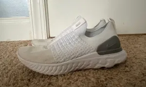 Running Shoes thumbnail 1
