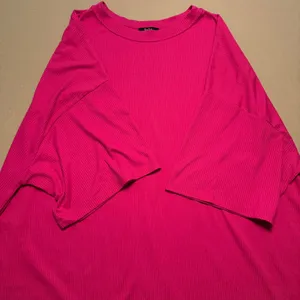Dressed in Lala Malone Rib Oversized T-Shirt Side Slit Hot Pink Size XL thumbnail 11