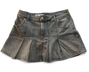 Zara gray pinstripe pleated denim mini skirt size Medium thumbnail 1
