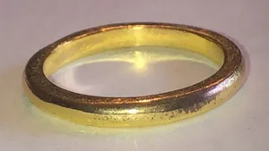 Size 5.75 Classic Gold Tone Band Ring thumbnail 1