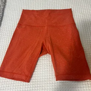 Lululemon Wunder Train High Rise Short 8" - size 6 thumbnail 2