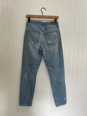 AMERICAN EAGLE AE Ripped Mom Jean High Rise Distressed in Cool Classic Size 2 thumbnail 6