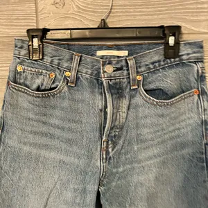 Levi's‎ wedgie size 27 skinny frayed hem button up fly medium wash thumbnail 9